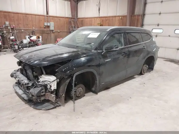 5TDGBRCHXLS503048 2020 TOYOTA HIGHLANDER - Image 2