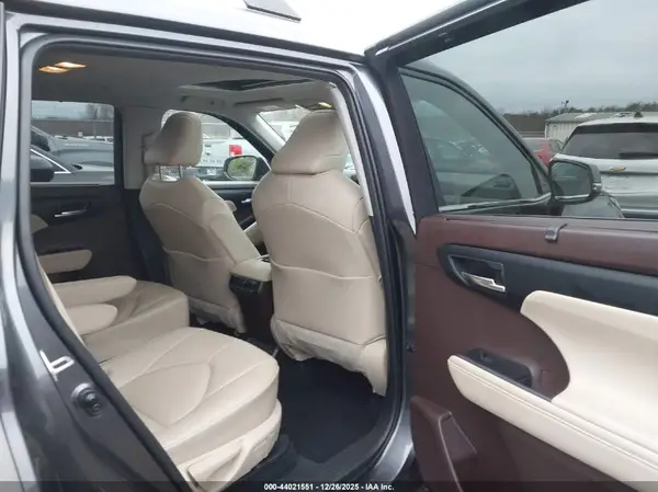 5TDGBRCHXLS507200 2020 TOYOTA HIGHLANDER - Image 8