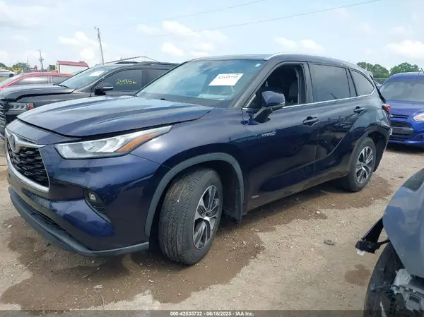 5TDGBRCHXLS512039 2020 TOYOTA HIGHLANDER - Image 2