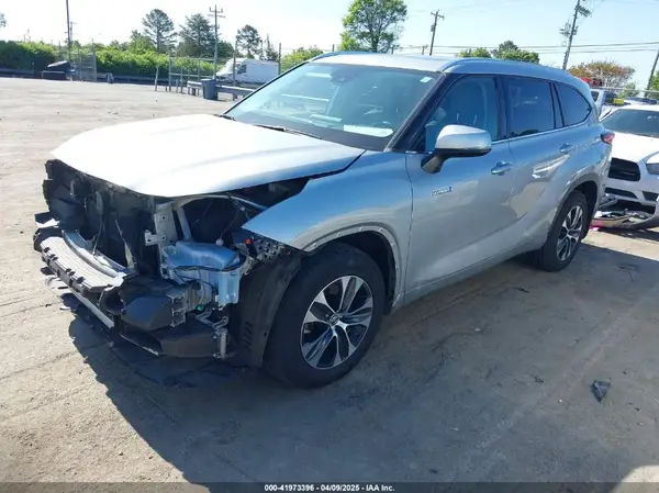 5TDGBRCHXLS512512 2020 TOYOTA HIGHLANDER - Image 2