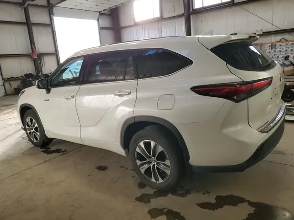 5TDGBRCHXMS033251 2021 TOYOTA HIGHLANDER - Image 2