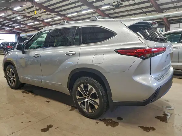 5TDGBRCHXMS050048 2021 TOYOTA HIGHLANDER - Image 2