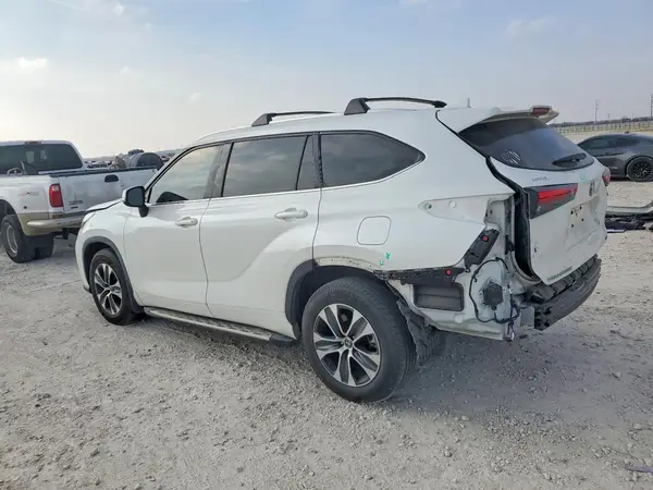 5TDGBRCHXMS528078 2021 TOYOTA HIGHLANDER - Image 2