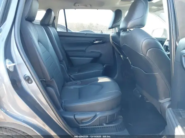 5TDGBRCHXMS528243 2021 TOYOTA HIGHLANDER - Image 8