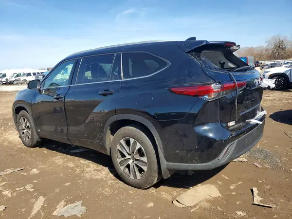 5TDGBRCHXNS543620 2022 TOYOTA HIGHLANDER - Image 2