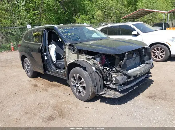 5TDGBRCHXNS545867 2022 TOYOTA HIGHLANDER - Image 1