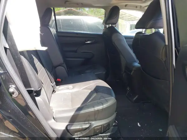 5TDGBRCHXNS545867 2022 TOYOTA HIGHLANDER - Image 8