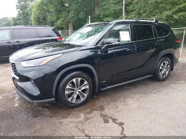 5TDGBRCHXNS550048 2022 TOYOTA HIGHLANDER - Image 2