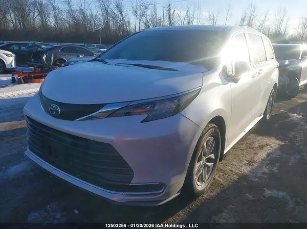 5TDGRKEC1RS213021 2024 TOYOTA SIENNA - Image 2