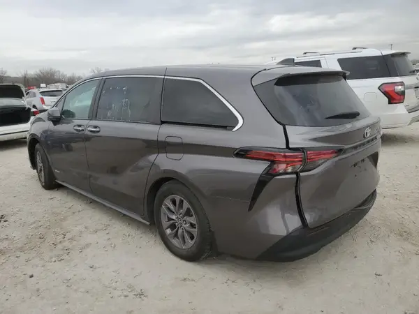 5TDGRKEC2MS001379 2021 TOYOTA SIENNA - Image 2