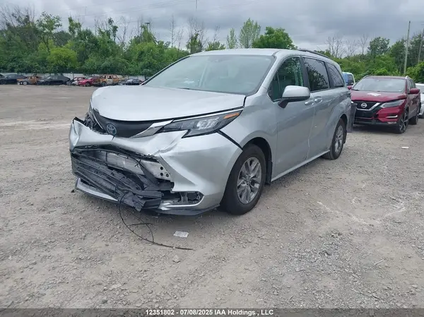 5TDGRKEC3RS195931 2024 TOYOTA SIENNA - Image 2