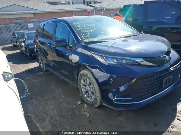5TDGRKEC3RS202425 2024 TOYOTA SIENNA - Image 1