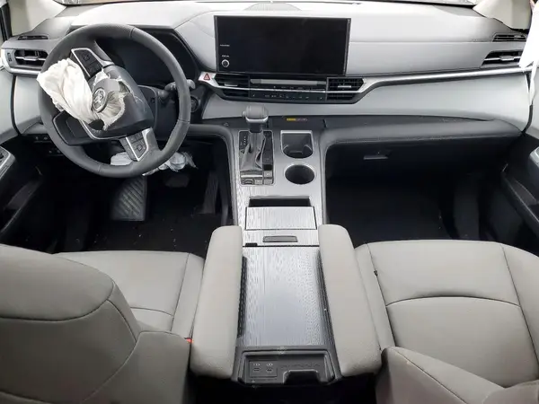 5TDGRKEC3TS292537 2026 TOYOTA SIENNA - Image 8