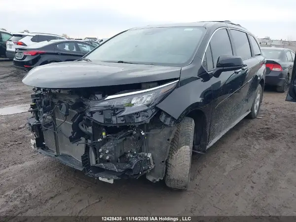 5TDGRKEC4PS157380 2023 TOYOTA SIENNA - Image 2