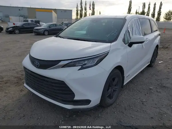 5TDGRKEC5MS067523 2021 TOYOTA SIENNA - Image 2