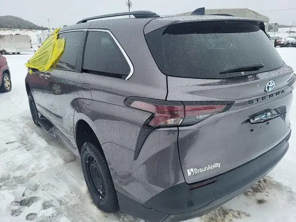 5TDGRKEC5PS168839 2023 TOYOTA SIENNA - Image 2