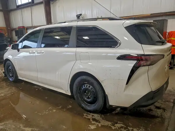 5TDGRKEC5RS197437 2024 TOYOTA SIENNA - Image 2