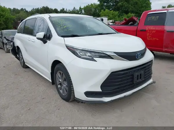 5TDGRKEC6NS133711 2022 TOYOTA SIENNA - Image 1