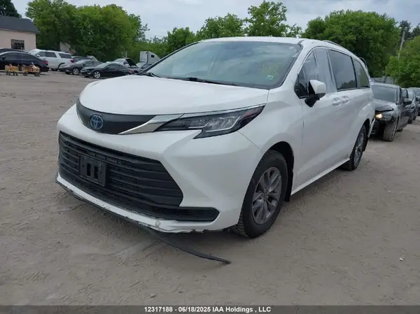 5TDGRKEC6NS133711 2022 TOYOTA SIENNA - Image 2