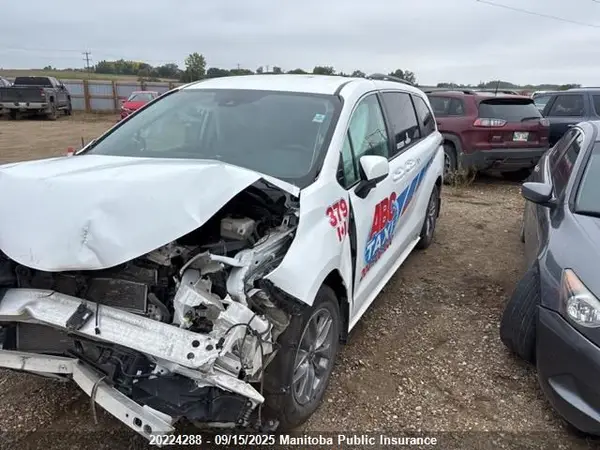 5TDGRKEC7NS076001 2022 TOYOTA SIENNA - Image 2