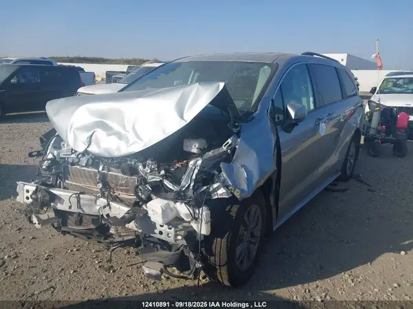 5TDGRKEC7RS214786 2024 TOYOTA SIENNA - Image 2