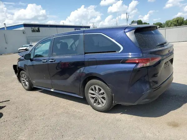 5TDGRKEC8MS058721 2021 TOYOTA SIENNA - Image 2