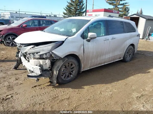 5TDGRKEC8RS209483 2024 TOYOTA SIENNA - Image 2