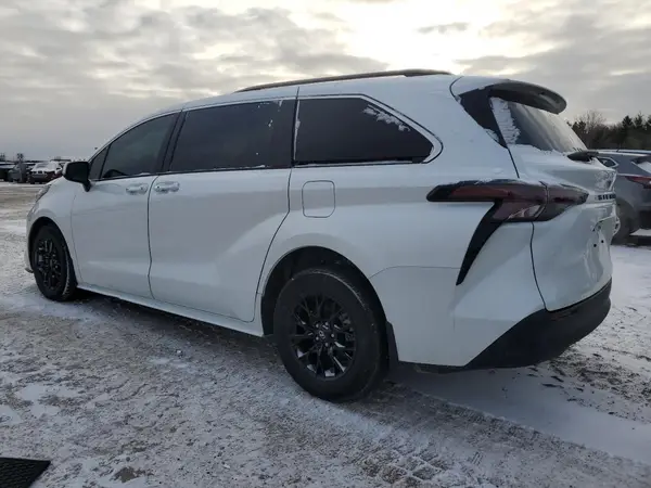 5TDGRKEC8RS223433 2024 TOYOTA SIENNA - Image 2