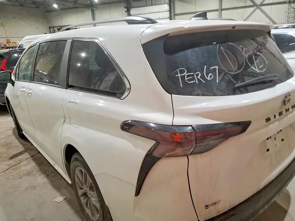 5TDGRKECXSS275233 2025 TOYOTA SIENNA - Image 2
