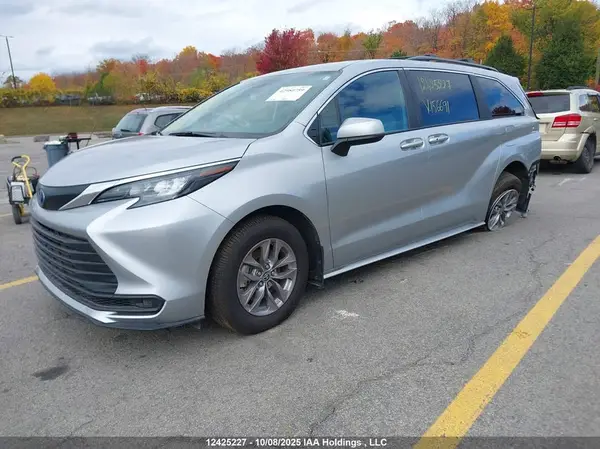 5TDGSKFC0SS156691 2025 TOYOTA SIENNA - Image 2