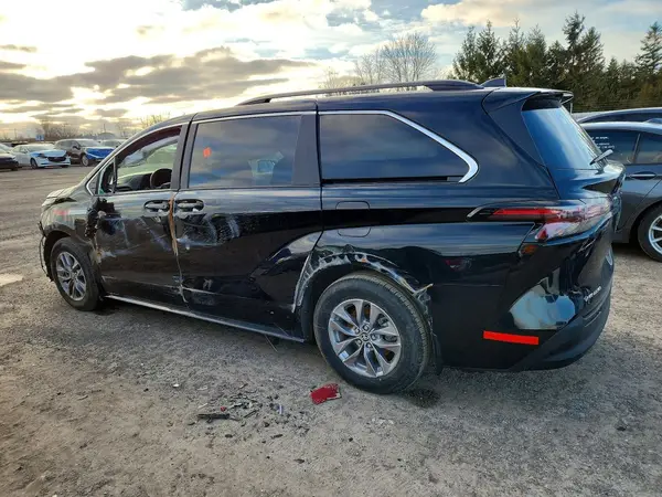 5TDGSKFC2TS228654 2026 TOYOTA SIENNA - Image 2