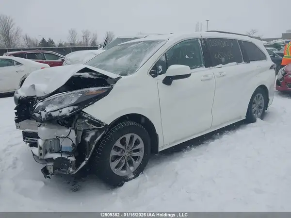 5TDGSKFC3RS153455 2024 TOYOTA SIENNA - Image 2
