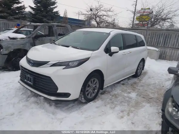 5TDGSKFC5SS179013 2025 TOYOTA SIENNA - Image 2