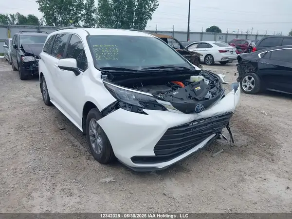 5TDGSKFC5SS183031 2025 TOYOTA SIENNA - Image 1