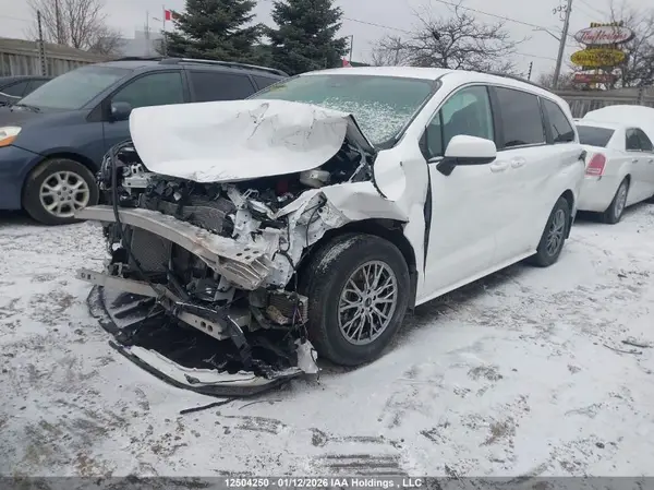 5TDGSKFC6RS125682 2024 TOYOTA SIENNA - Image 2