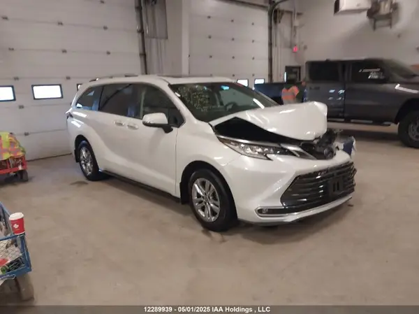 5TDGSKFC8RS124145 2024 TOYOTA SIENNA - Image 1