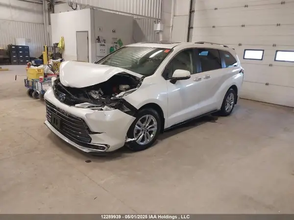 5TDGSKFC8RS124145 2024 TOYOTA SIENNA - Image 2