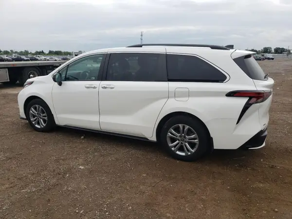 5TDGSKFC9NS045836 2022 TOYOTA SIENNA - Image 2