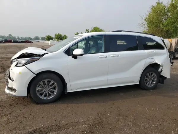 5TDGSKFCXRS135597 2024 TOYOTA SIENNA - Image 1