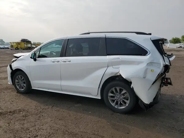 5TDGSKFCXRS135597 2024 TOYOTA SIENNA - Image 2