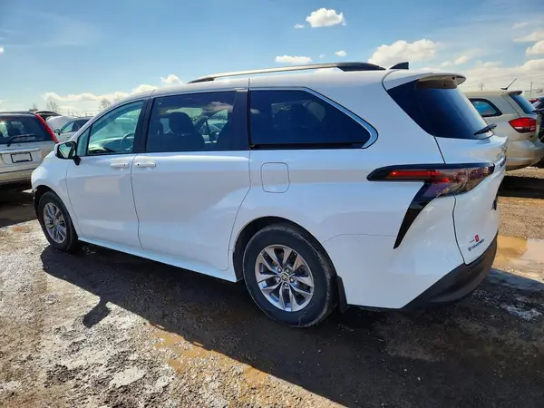 5TDGSKFCXSS163051 2025 TOYOTA SIENNA - Image 2
