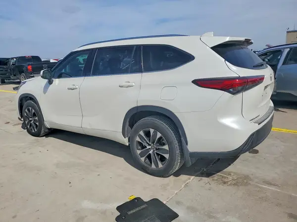 5TDGZRAH0LS504272 2020 TOYOTA HIGHLANDER - Image 2