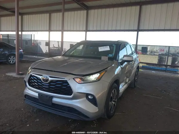 5TDGZRAH0LS508449 2020 TOYOTA HIGHLANDER - Image 2