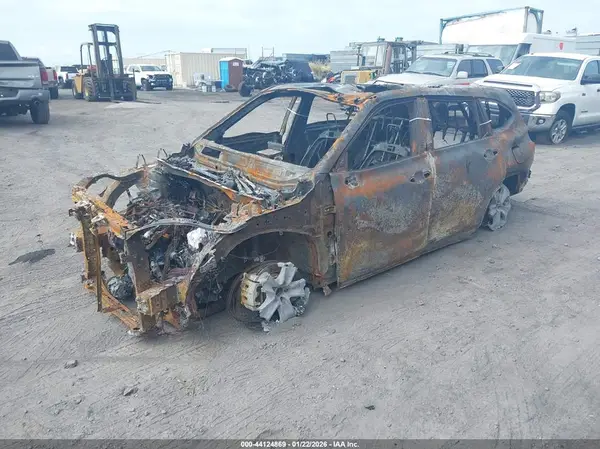 5TDGZRAH0LS511061 2020 TOYOTA HIGHLANDER - Image 2