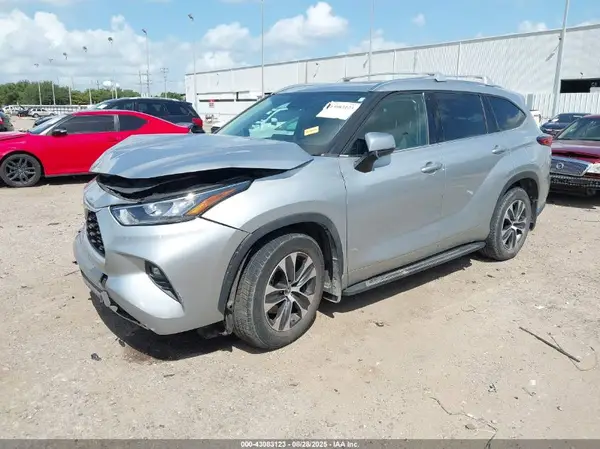 5TDGZRAH0LS511934 2020 TOYOTA HIGHLANDER - Image 2