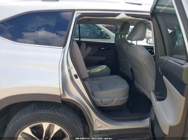 5TDGZRAH0LS511934 2020 TOYOTA HIGHLANDER - Image 8