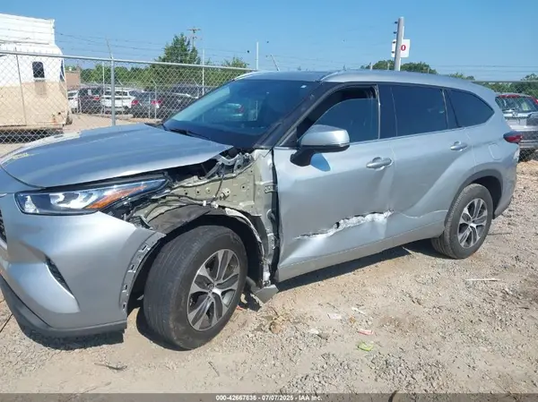 5TDGZRAH0LS514140 2020 TOYOTA HIGHLANDER - Image 2