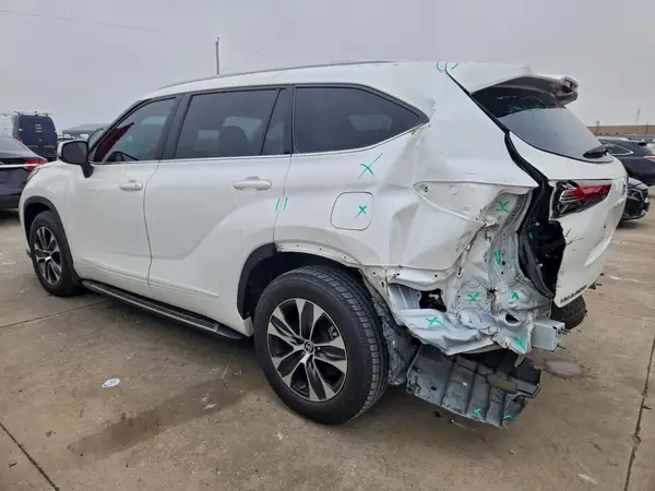 5TDGZRAH0MS031846 2021 TOYOTA HIGHLANDER - Image 2