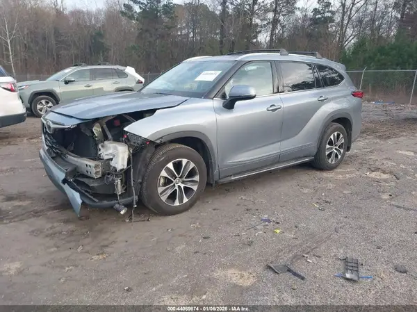 5TDGZRAH0MS031975 2021 TOYOTA HIGHLANDER - Image 2