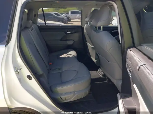 5TDGZRAH0MS049621 2021 TOYOTA HIGHLANDER - Image 8
